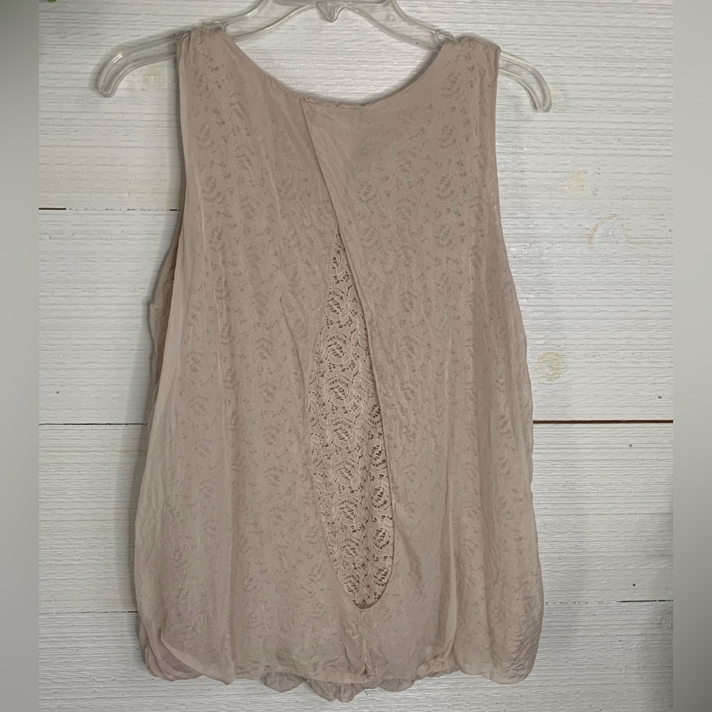 Elena Baldi tank style blouse.  Size L.  Color Beige. - Picture 6 of 11